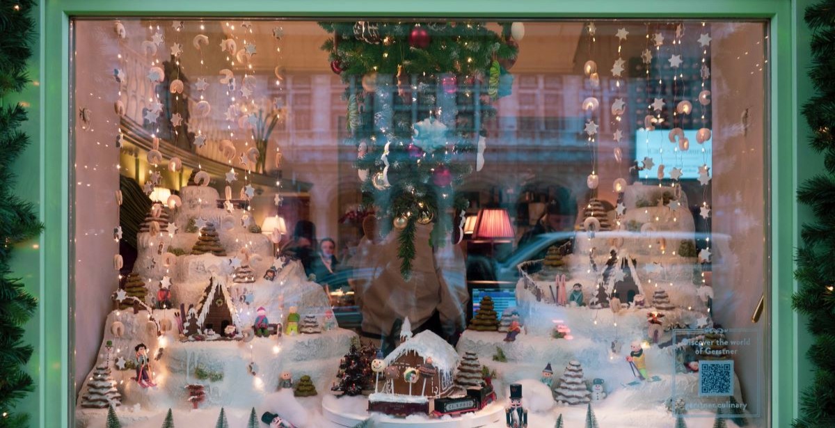 10 Fun Christmas Window Display Ideas for Your Store