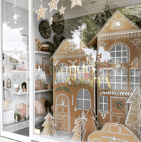 retail-christmas-window-display