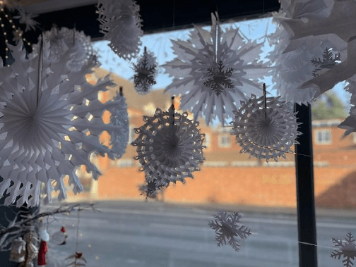 christmas-window-display