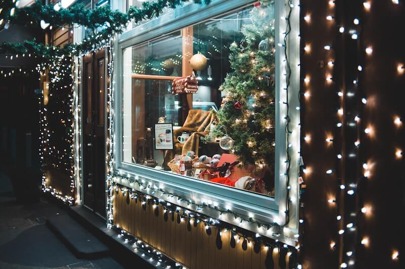 10 Christmas Shop Window Display Ideas